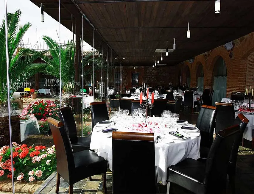 Gastro Palacio de la Serna mesas de restaurante moderno